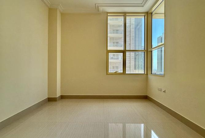 932792 - Property Image 2