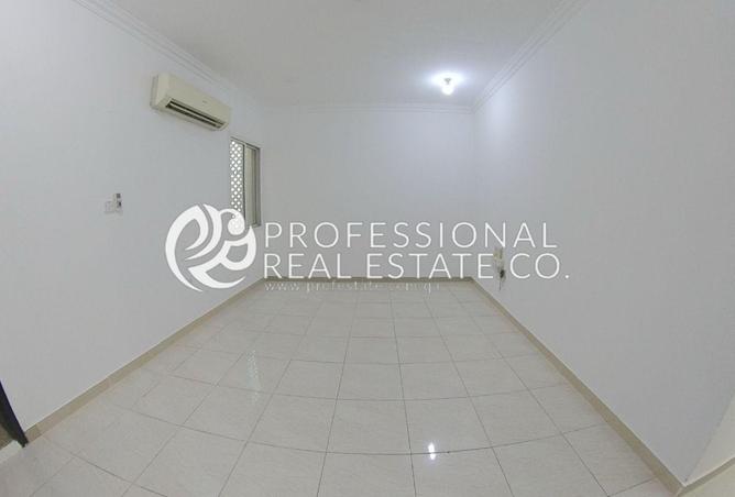954548 - Property Image 2