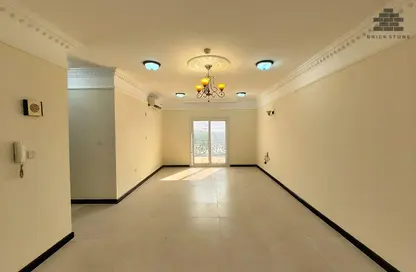 Apartment - 2 Bedrooms - 2 Bathrooms for rent in Anas Street - Fereej Bin Mahmoud North - Fereej Bin Mahmoud - Doha
