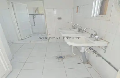 سكن عمال - استوديو - 4 حمامات للايجار في المنطقة الصناعية - الدوحة