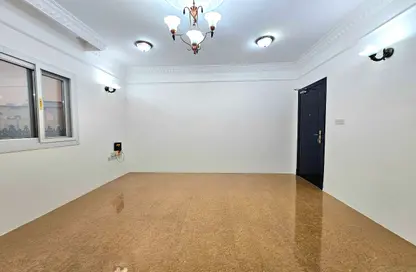 Apartment - 1 Bedroom - 1 Bathroom for rent in Umm Ghwailina Comm - Umm Ghuwalina - Umm Ghuwailina - Doha