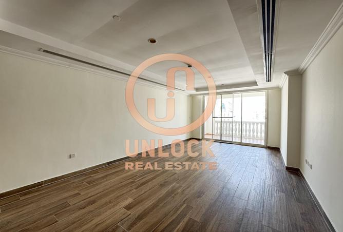 952906 - Property Image 2