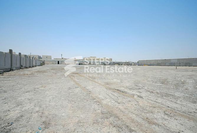 960512 - Property Image 3