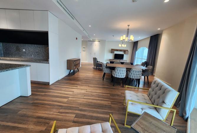 987389 - Property Image 2