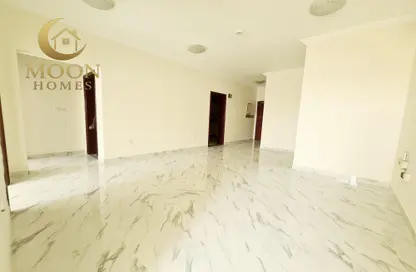 Apartment - 2 Bedrooms - 2 Bathrooms for rent in Umm Ghuwailina 4 - Umm Ghuwailina - Doha