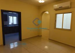 شقة - 2 غرف نوم - 2 حمامات للكراء في شارع اسامة بن زايد - العزيزية - الدوحة