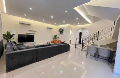 Compound - 4 Bedrooms - 4 Bathrooms for rent in Al Maamoura - Al Maamoura - Doha