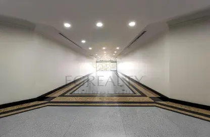 مساحات مكتبية - استوديو - 2 حمامات للايجار في طريق سلوى - العزيزية - الدوحة