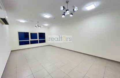 Empty Room image for: Apartment - 2 Bedrooms - 3 Bathrooms for rent in Al Sadd Road - Al Sadd - Doha, Image 1