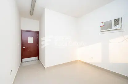 Labor Camp - Studio for rent in Industrial Area 4 - Industrial Area - Industrial Area - Doha