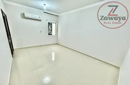 شقة - 2 غرف نوم - 2 حمامات للايجار في شارع ابو طلحة - فريج بن عمران - الدوحة
