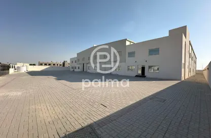 مخزن - استوديو - 8 حمامات للايجار في شارع الصناعية الشرقي - بركة العوامر - الوكرة