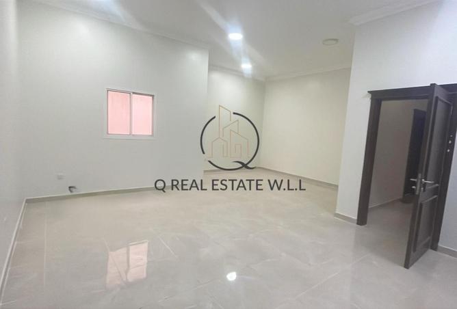 983597 - Property Main Image