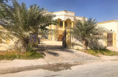 Villa - 6 Bedrooms for sale in Umm Al Seneem Street - Ain Khaled - Doha