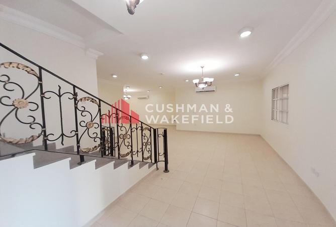 Apartment - 3 Bedrooms - 3 Bathrooms for rent in Al Ain Compound - Ain Khaled - Doha