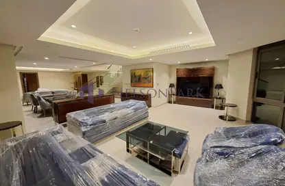 دوبلكس - 2 غرف نوم - 3 حمامات للايجار في منطقة الأبراج - جزيرة اللؤلؤة - الدوحة