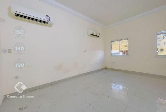 955832 - Property Image 3