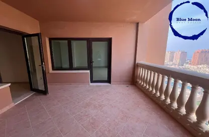 شقة - 2 غرف نوم - 3 حمامات للايجار في طريق بورتو الغربي - بورتو أرابيا - جزيرة اللؤلؤة - الدوحة