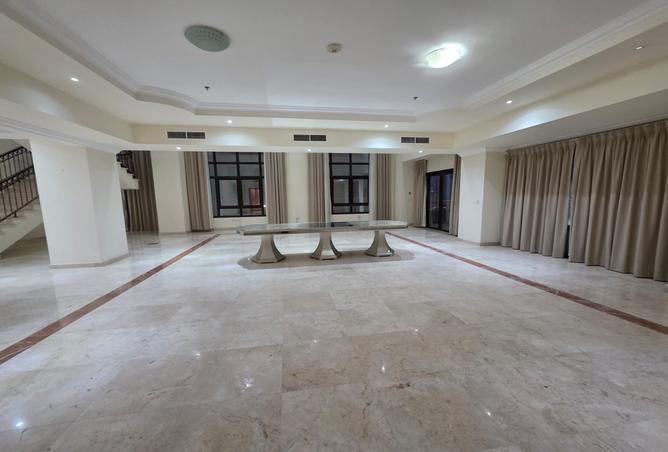 935842 - Property Image 2