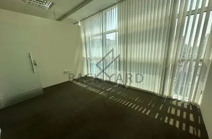 مساحات مكتبية - استوديو - 2 حمامات للايجار في مبنى رمادا التجاري - شارع الروابي - المنتزه - الدوحة