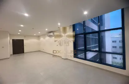 شقة - 2 غرف نوم - 2 حمامات للايجار في مبنى 36 - فريج بن محمود الشمالي - فريج بن محمود - الدوحة