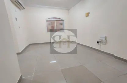 Apartment - 3 Bedrooms - 3 Bathrooms for rent in Al Mansoura - Al Mansoura - Doha