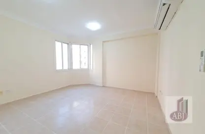 Apartment - 4 Bedrooms - 2 Bathrooms for rent in Madinat Khalifa - Doha