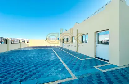 Warehouse - Studio - 3 Bathrooms for rent in East Industrial Street - Birkat Al Awamer - Al Wakra