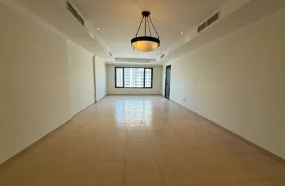 Apartment - 1 Bedroom - 2 Bathrooms for rent in West Porto Drive - Porto Arabia - The Pearl Island - Doha