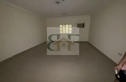 Apartment - 2 Bedrooms - 2 Bathrooms for rent in Umm Ghwailina Comm - Umm Ghuwalina - Umm Ghuwailina - Doha