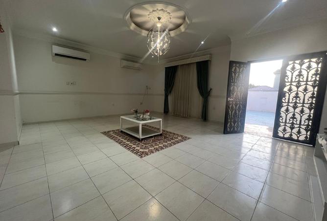 958051 - Property Image 3