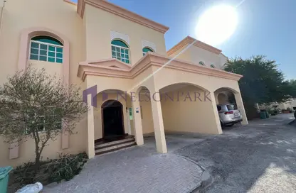 مجمع سكني - 5 غرف نوم - 4 حمامات للايجار في الدحيل - الدحيل - الدوحة