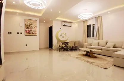 Apartment - 2 Bedrooms - 2 Bathrooms for rent in Umm Ghuwalina - Umm Ghuwailina - Doha