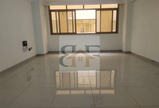 988123 - Property Image 2