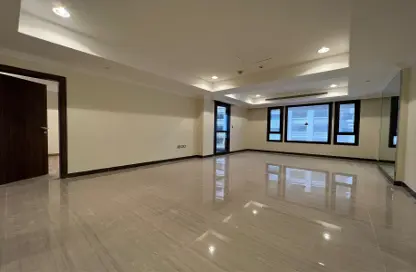 Apartment - 1 Bedroom - 2 Bathrooms for rent in East Porto Drive - Porto Arabia - The Pearl Island - Doha