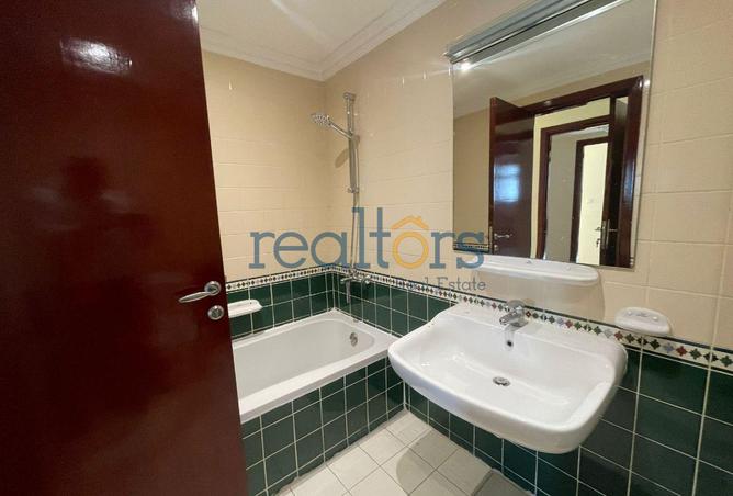 988421 - Property Image 2