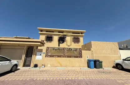 فيلا - 6 غرف نوم - 6 حمامات للايجار في Al Sakhama - الدوحة