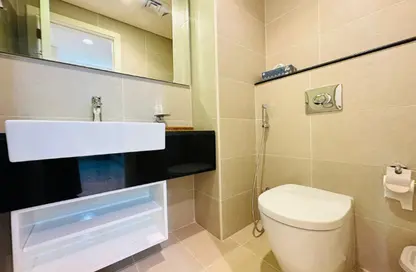 Apartment - 2 Bedrooms - 3 Bathrooms for rent in Lusail Marina Heights - Marina District - Lusail