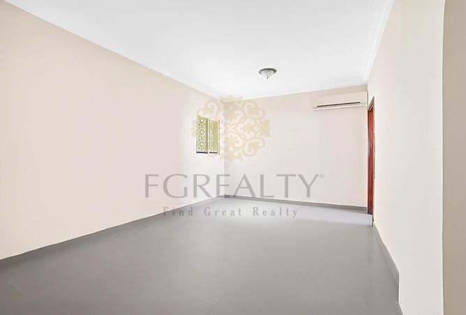 979861 - Property Image 2