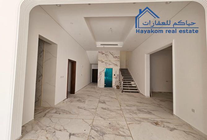 747813 - Property Image 2