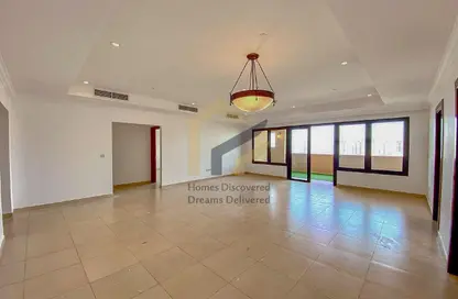 Apartment - 3 Bedrooms - 3 Bathrooms for rent in One Porto Arabia - Porto Arabia - The Pearl Island - Doha