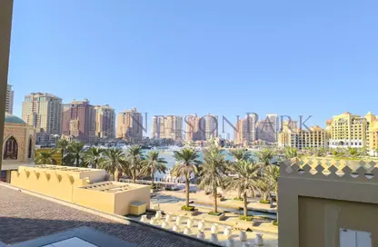تاون هاوس - 2 غرف نوم - 3 حمامات للايجار في طريق بورتو الشرقي - بورتو أرابيا - جزيرة اللؤلؤة - الدوحة
