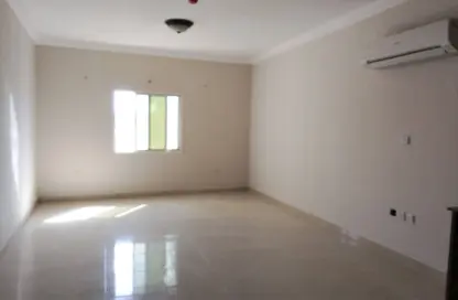 Apartment - 1 Bedroom - 1 Bathroom for rent in Umm Ghuwalina - Umm Ghuwailina - Doha