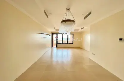 Apartment - 2 Bedrooms - 2 Bathrooms for rent in West Porto Drive - Porto Arabia - The Pearl Island - Doha