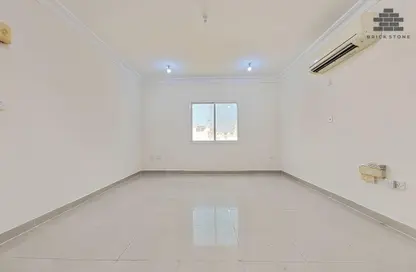 شقة - 2 غرف نوم - 2 حمامات للايجار في شارع ابن الهيثم - فريج عبد العزيز - الدوحة