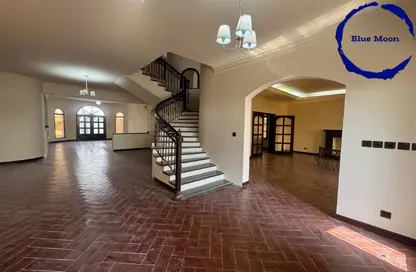 فيلا - 8 غرف نوم - 8 حمامات للايجار في الدفنة - الدفينة - الدوحة