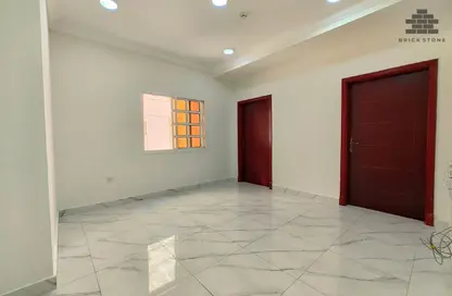 شقة - غرفة نوم - 1 حمام للايجار في ام غوالينا تجارية - ام غويلينا - أم غويلينا - الدوحة