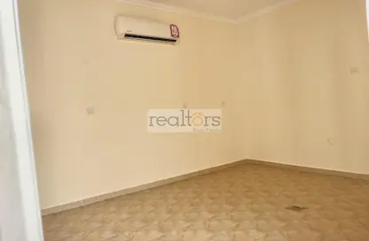 Apartment - 1 Bathroom for rent in Al Gharrafa - Doha