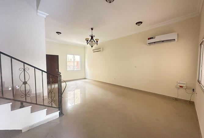 989302 - Property Image 2