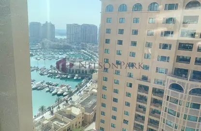 شقة - غرفة نوم - 2 حمامات للبيع في طريق بورتو الشرقي - بورتو أرابيا - جزيرة اللؤلؤة - الدوحة